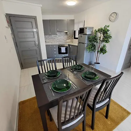 Ocean Retreat With Terrace And Tennis Apartman